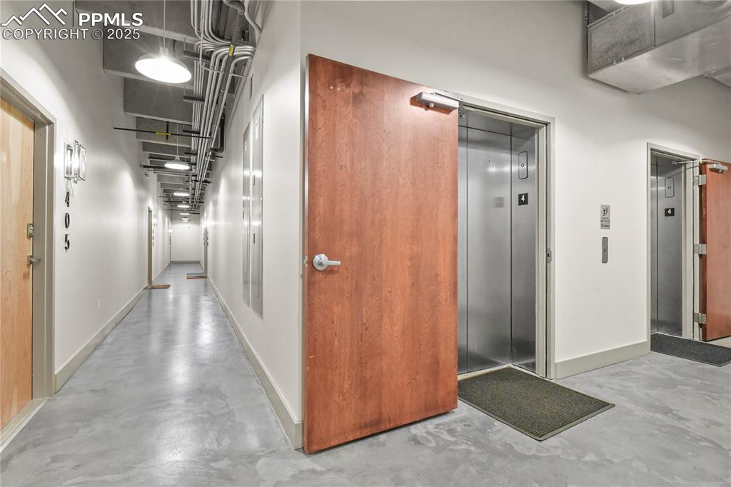 Image 15 of 22: Convenient elevator access