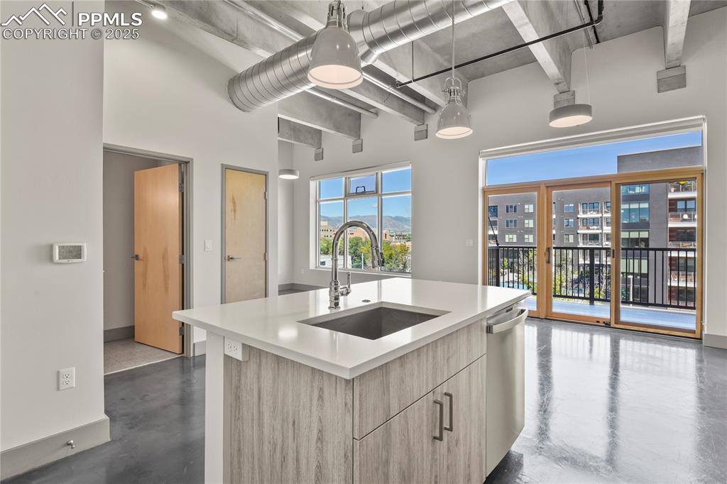 Image 6 of 22: Kitchen