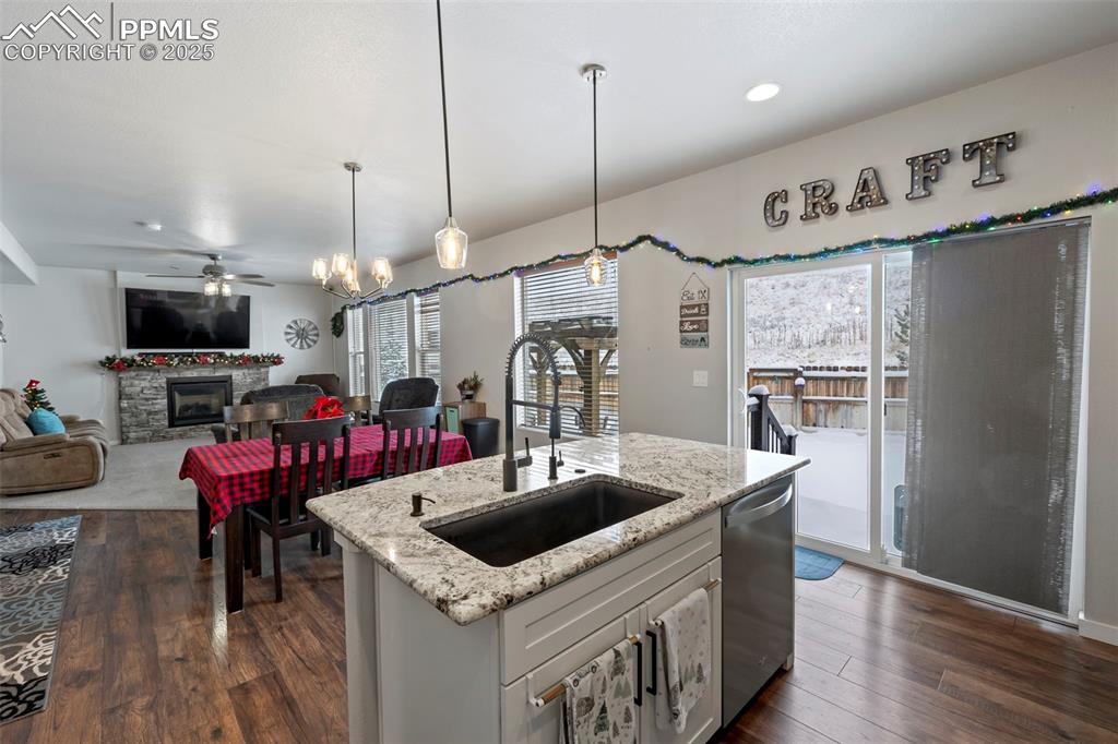 Image 18 of 50: Kitchen