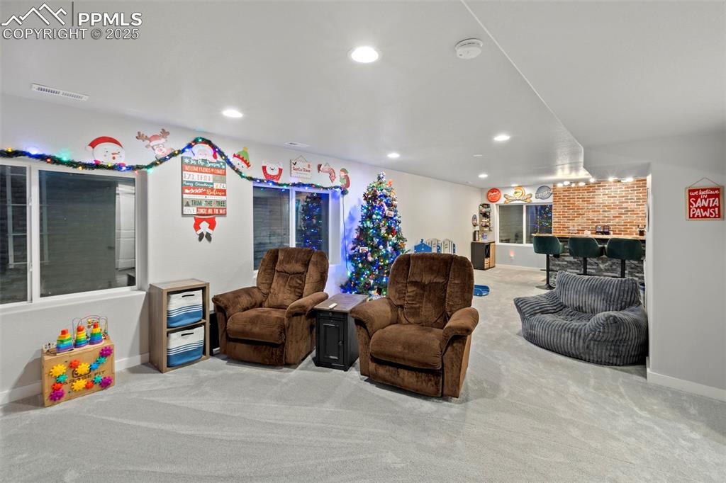 Image 37 of 50: Family Room