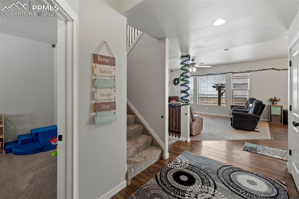 Image 4 of 50: Entry