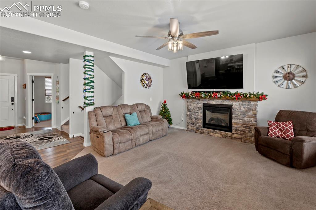 Image 9 of 50: Living Room