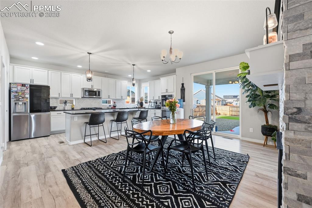 Image 12 of 42: Dining Area