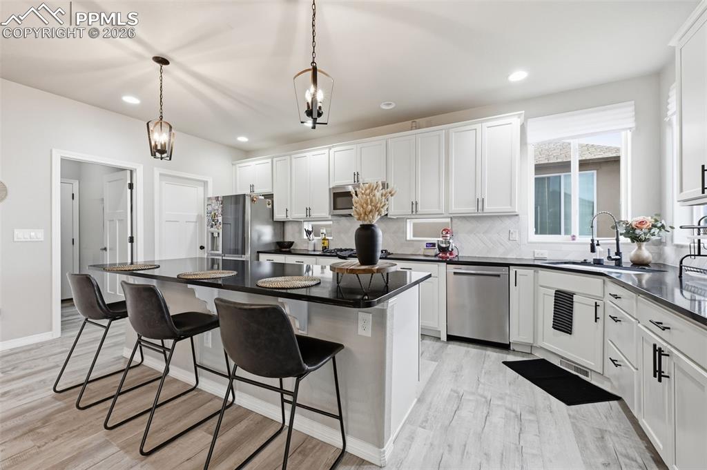 Image 16 of 42: Kitchen