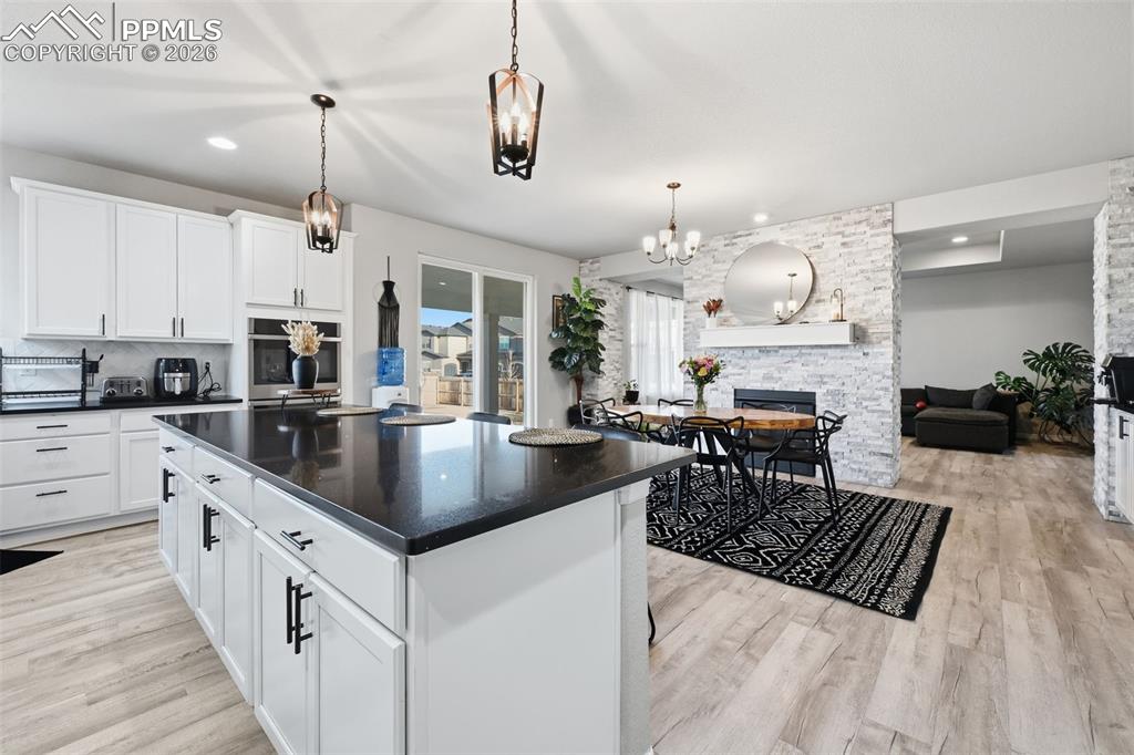 Image 17 of 42: Kitchen