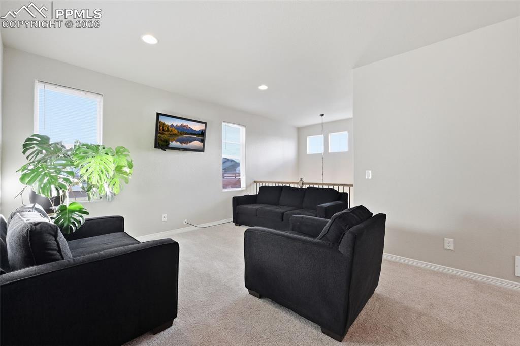 Image 18 of 42: Loft