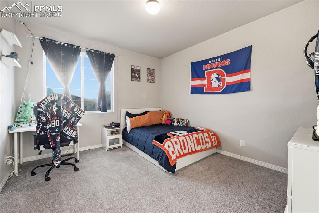 Image 30 of 42: Bedroom