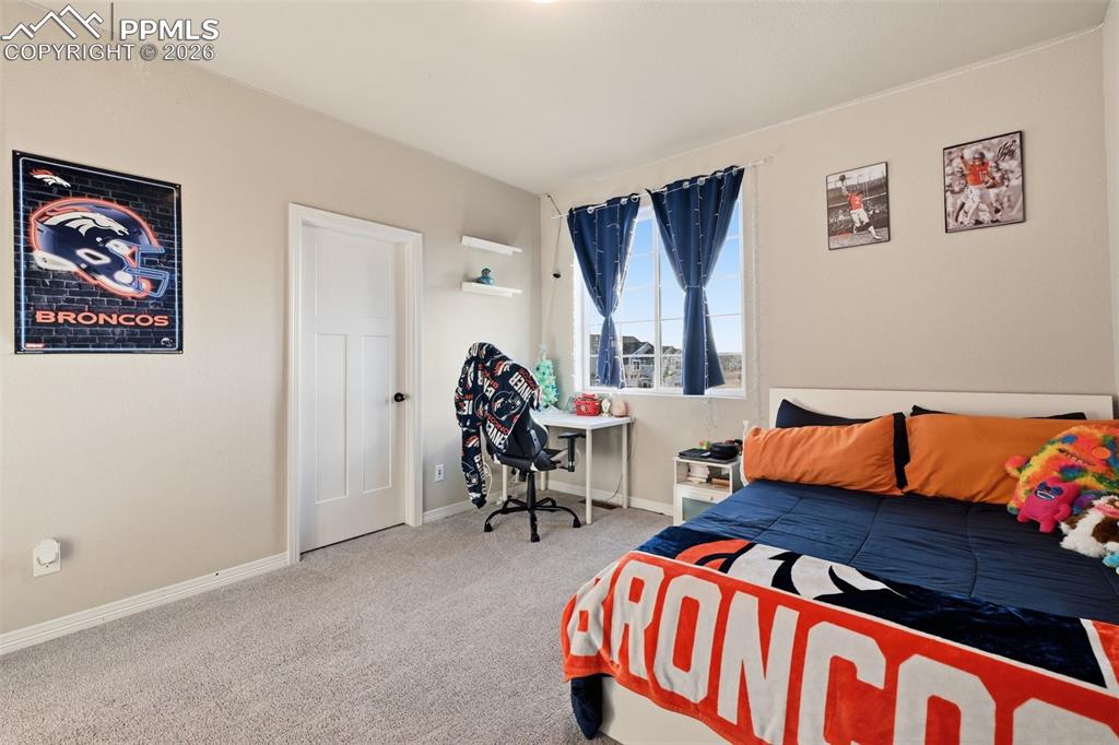 Image 31 of 42: Bedroom