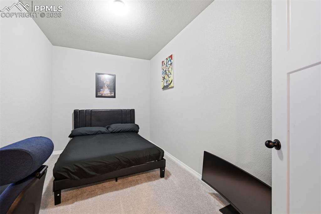 Image 35 of 42: Bedroom