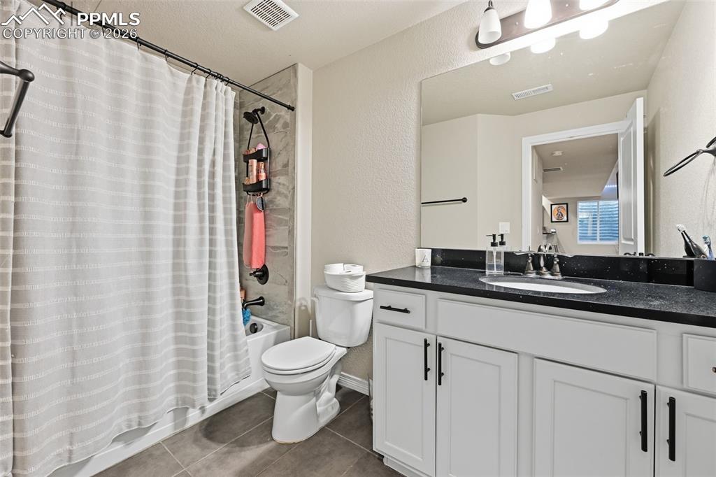 Image 38 of 42: Bathroom