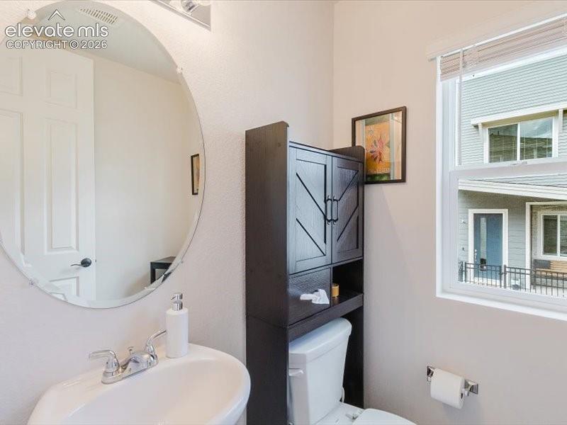Image 16 of 35: Bathroom