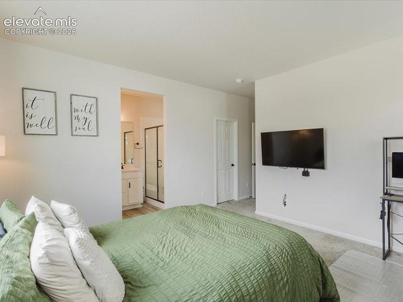 Image 19 of 35: Bedroom