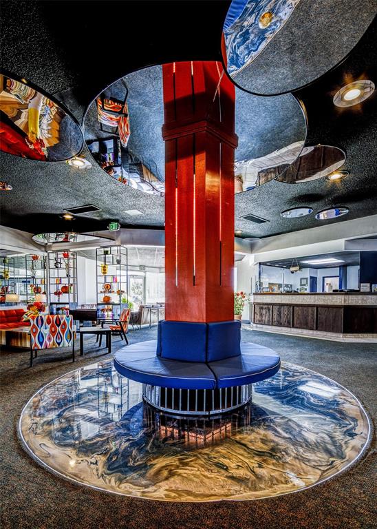 Image 30 of 35: Lobby