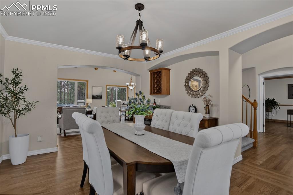 Image 7 of 48: Great floor plan for entertaining