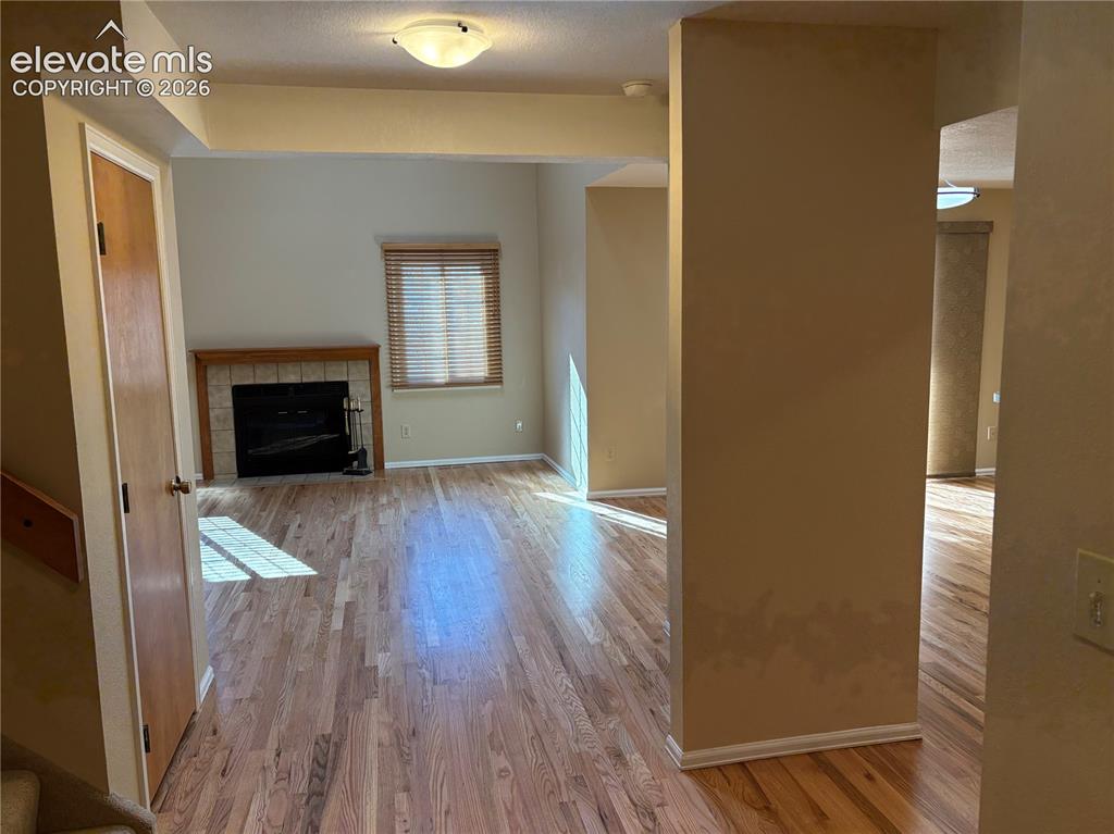 Image 2 of 25: Living Room