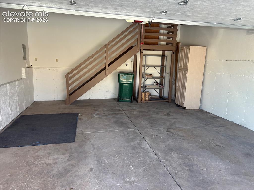 Image 25 of 25: 2 car garage