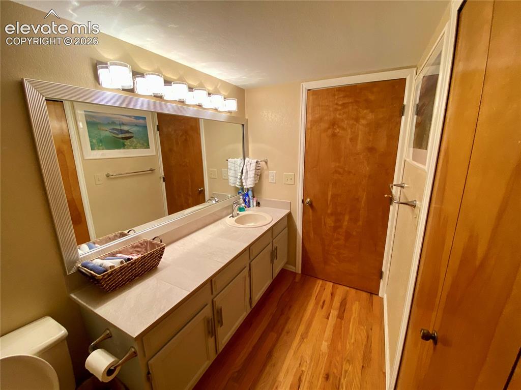 Image 9 of 25: Bathroom