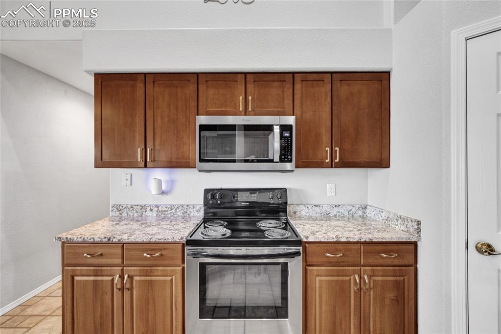 Image 11 of 49: Kitchen
