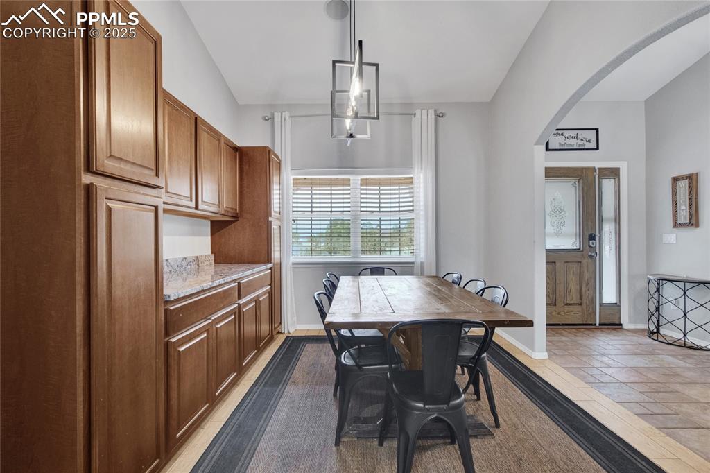 Image 13 of 49: Dining Area
