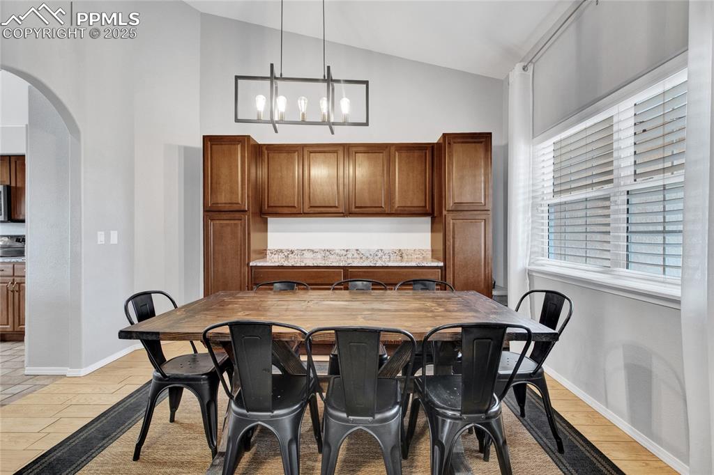 Image 14 of 49: Dining Area