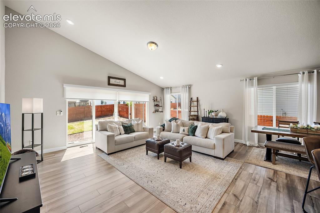 Image 8 of 50: Living Room