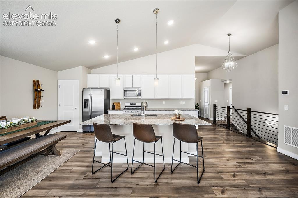 Image 9 of 50: Kitchen