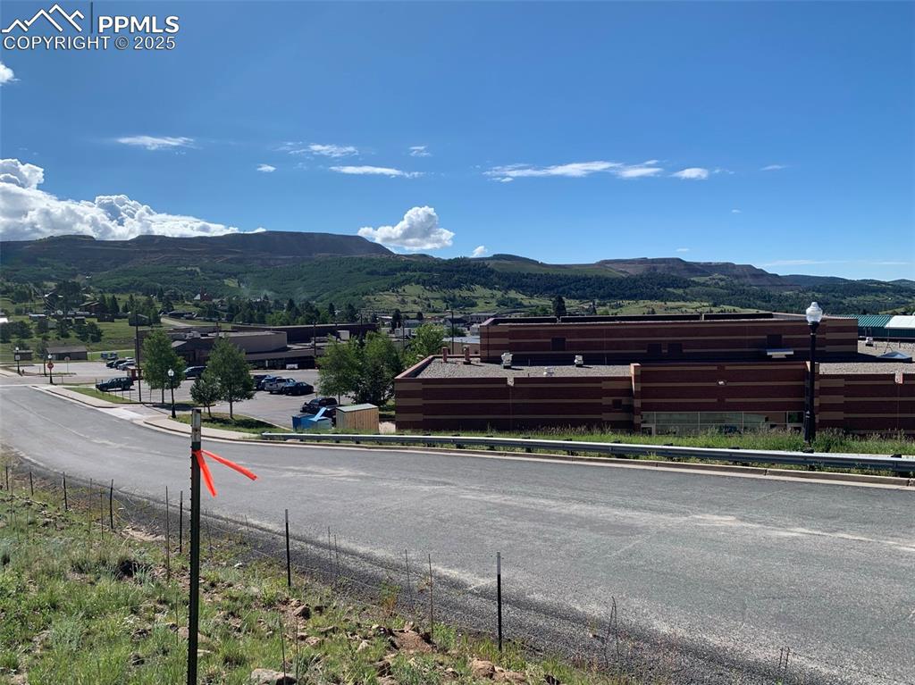 Image 9 of 13: Mountain view