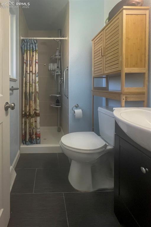 Image 11 of 23: Bathroom
