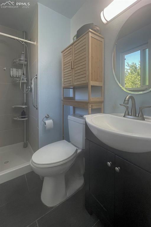 Image 12 of 23: Bathroom