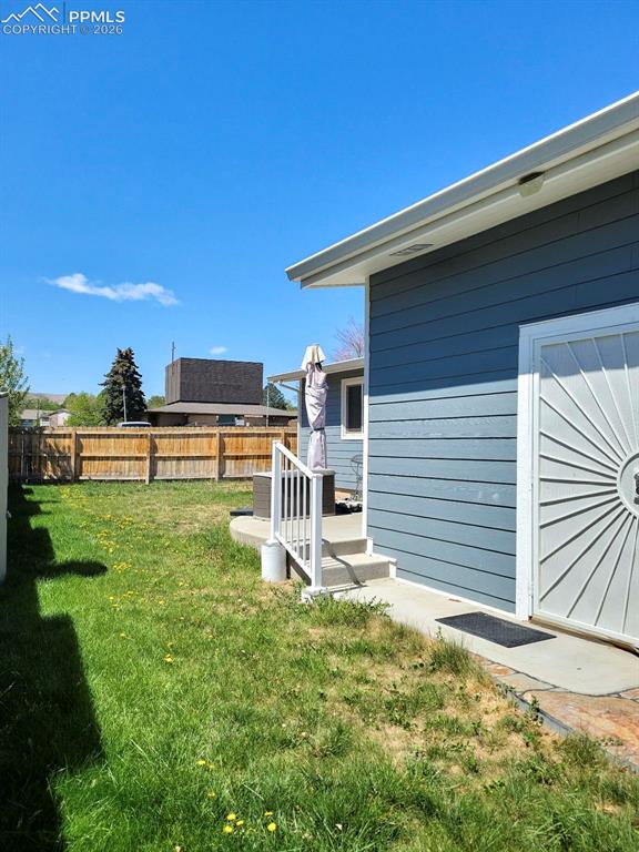 Image 15 of 23: Yard