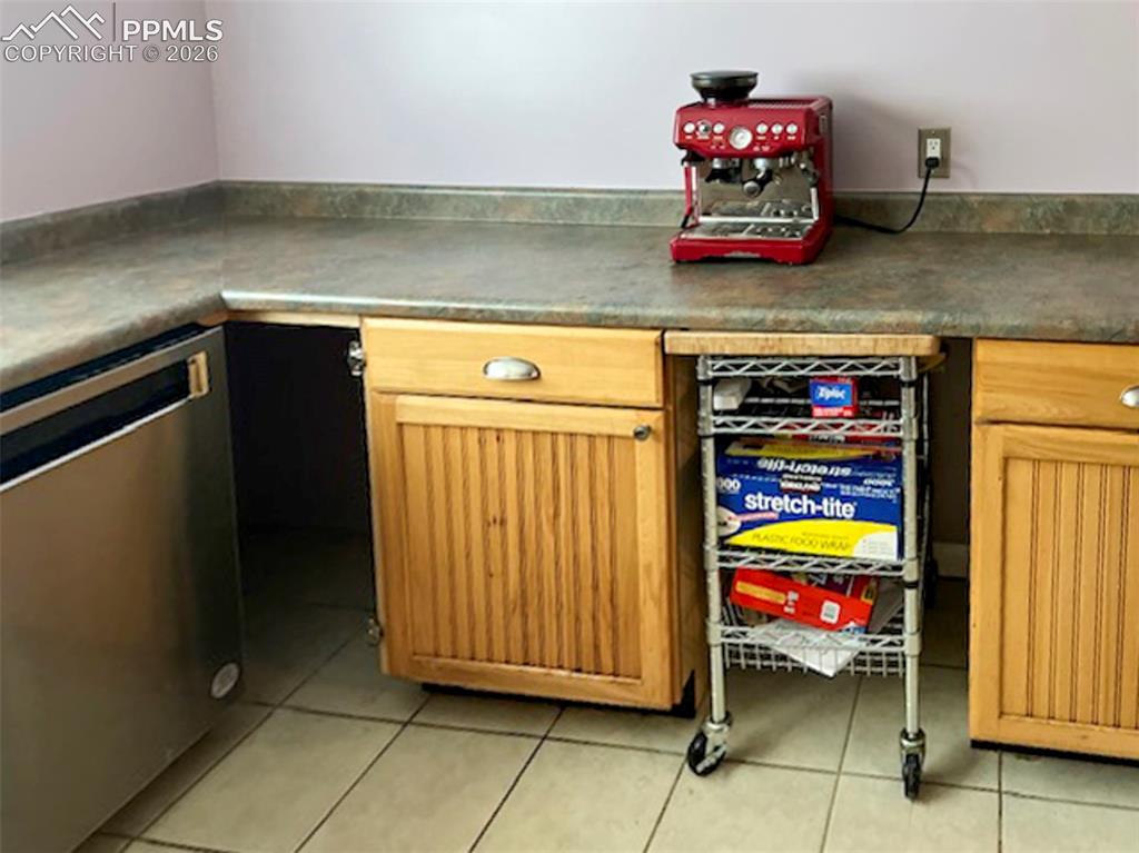 Image 4 of 23: Kitchen