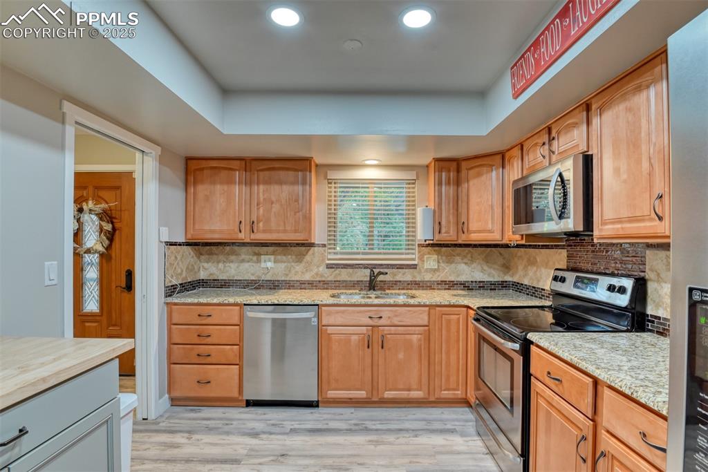 Image 6 of 49: Kitchen