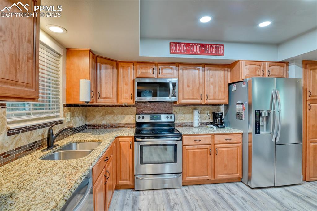 Image 7 of 49: Kitchen