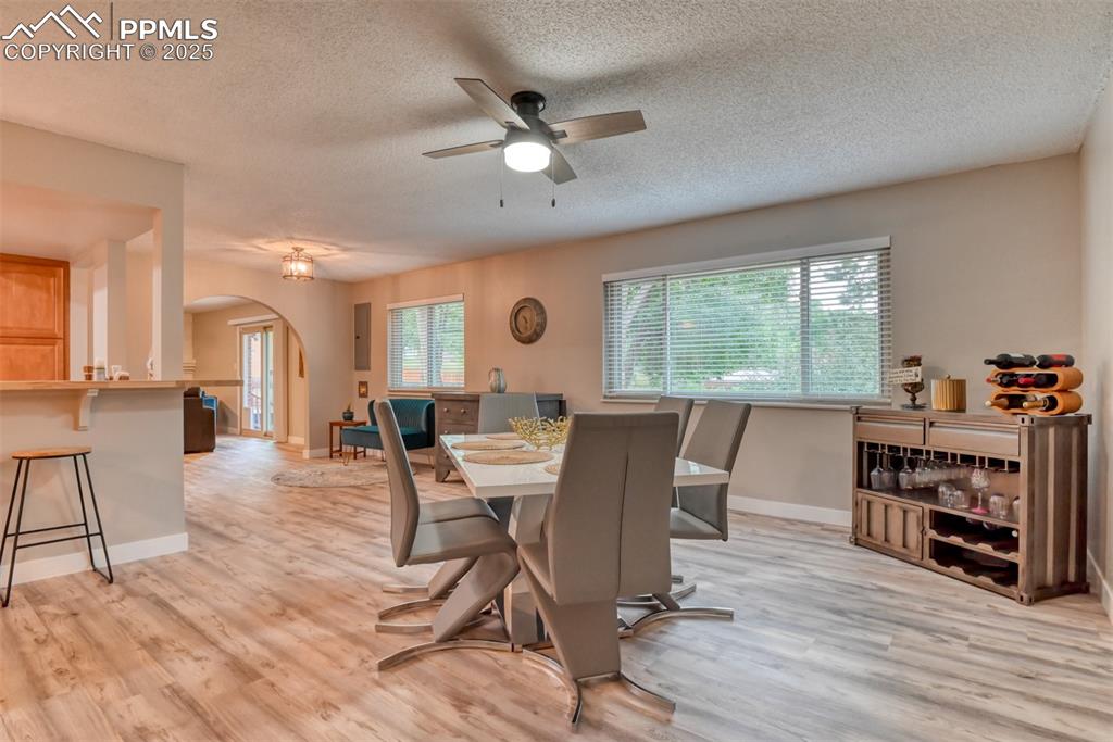Image 9 of 49: Dining Area
