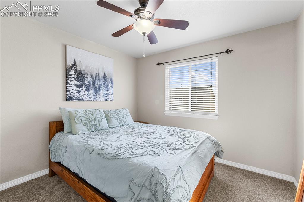Image 10 of 20: Bedroom