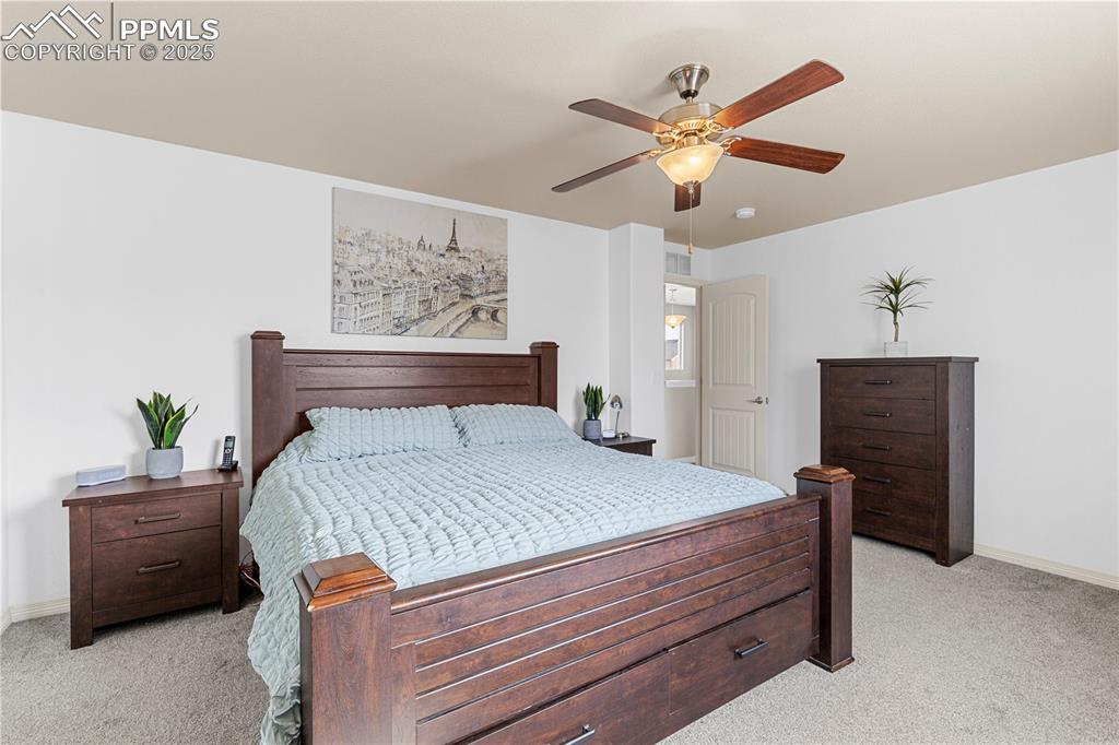Image 12 of 20: Bedroom
