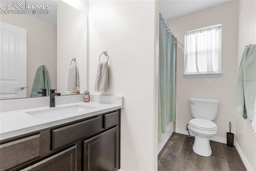 Image 14 of 20: Bathroom