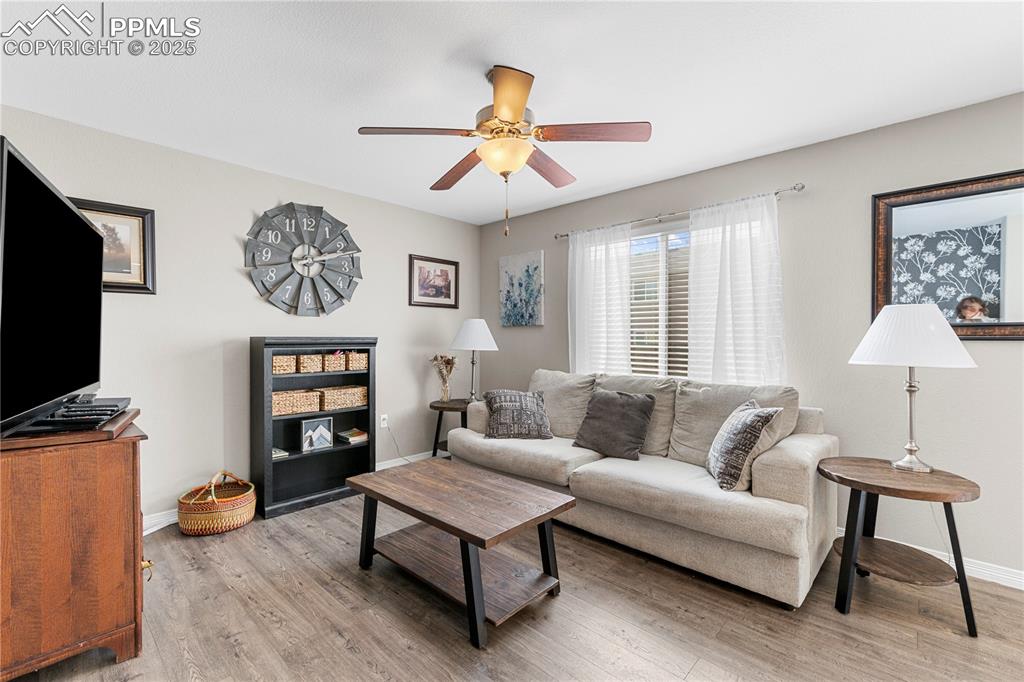 Image 4 of 20: Living Room