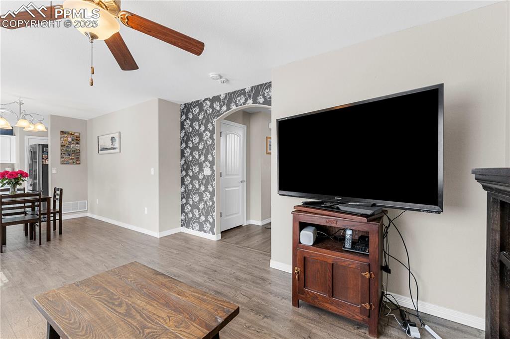 Image 5 of 20: Living Room