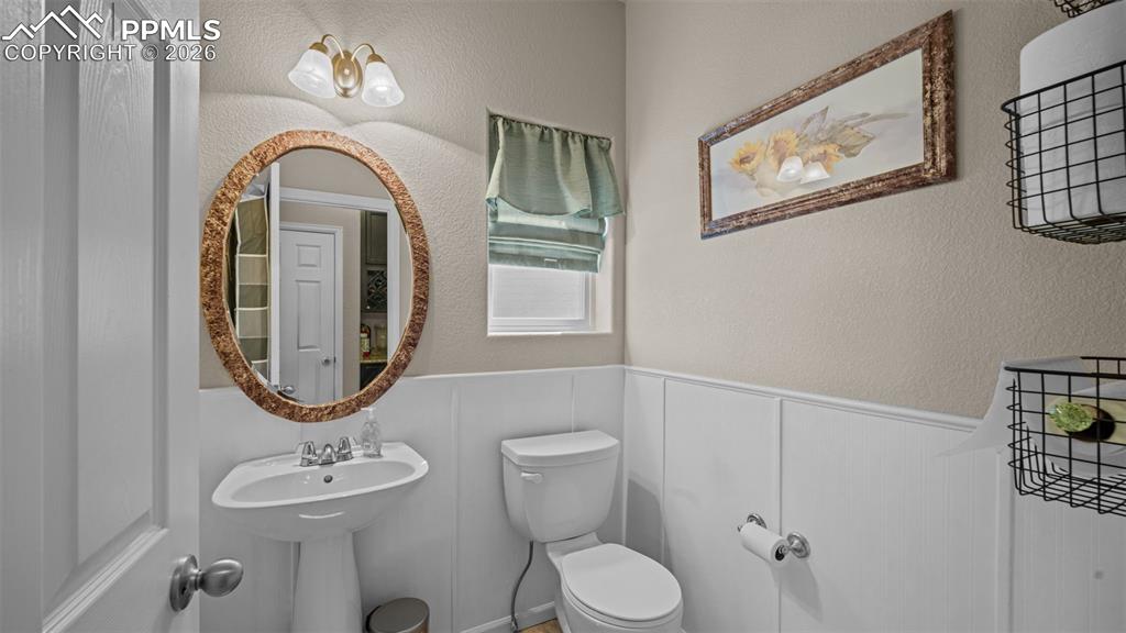Image 10 of 40: Bathroom