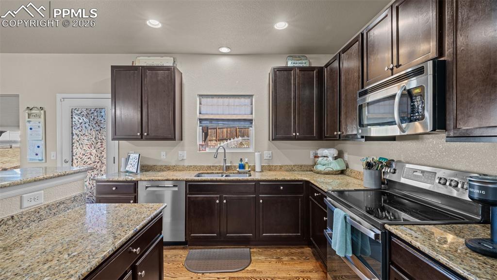 Image 13 of 40: Kitchen