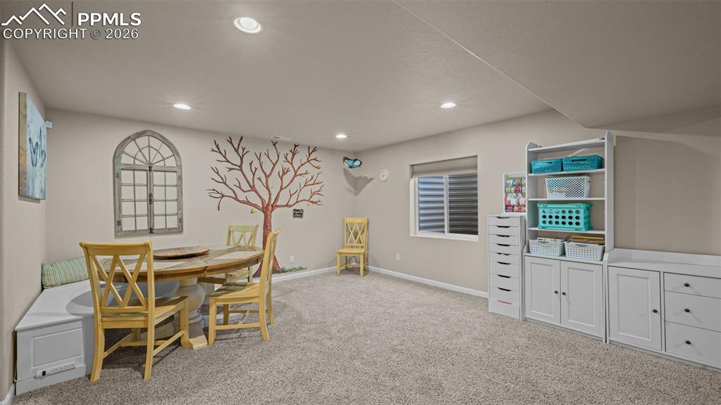 Image 14 of 40: Dining Area