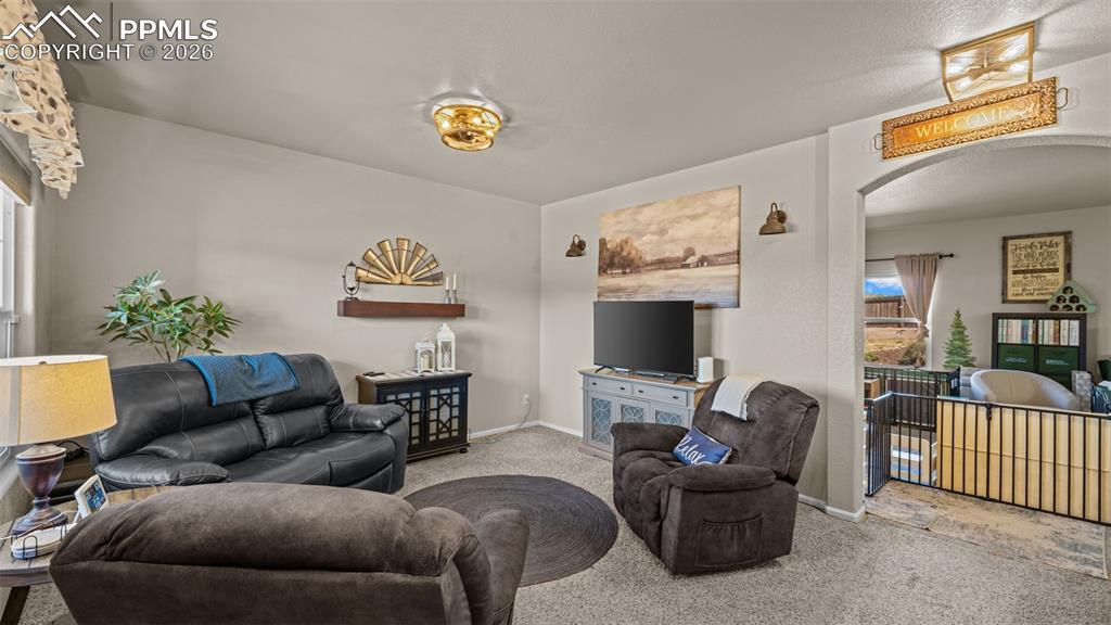 Image 5 of 40: Living Room