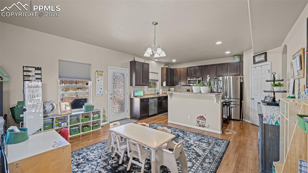 Image 8 of 40: Kitchen