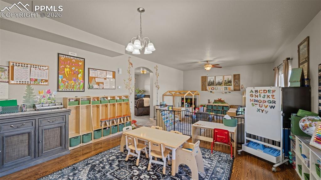 Image 9 of 40: Dining Area