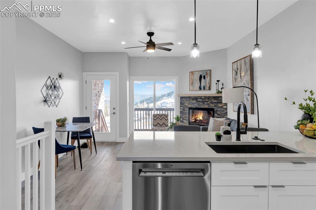 Image 11 of 19: Kitchen