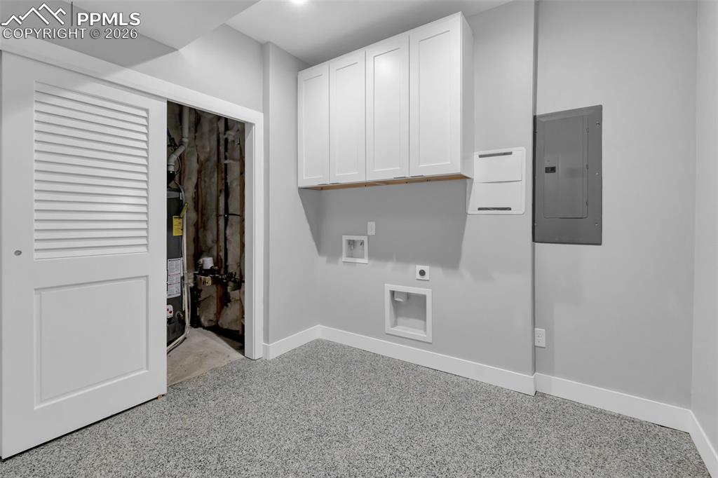 Image 19 of 19: Laundry