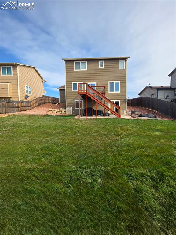 Image 10 of 24: Back of Structure