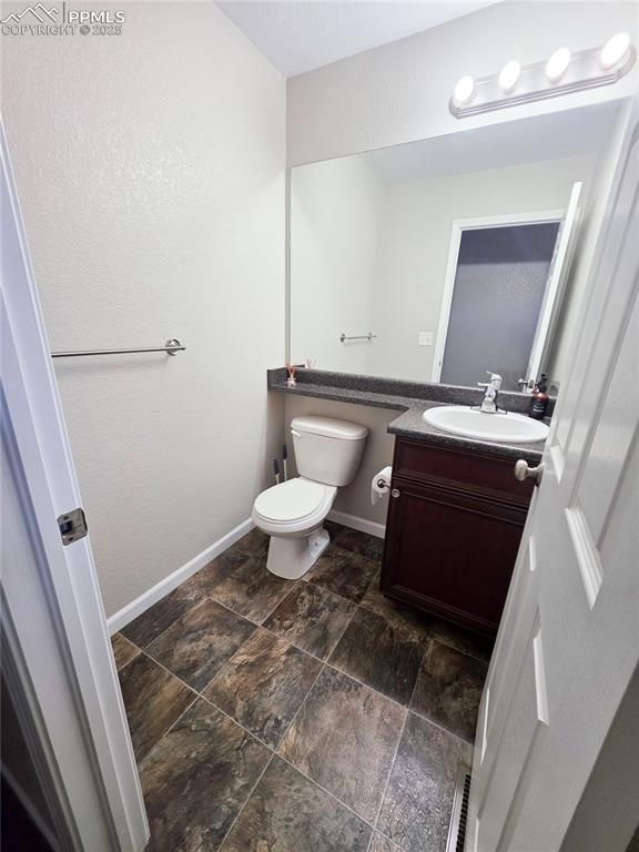 Image 16 of 24: Bathroom