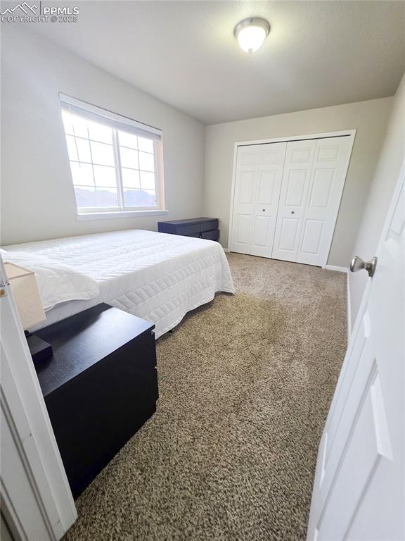 Image 18 of 24: Bedroom